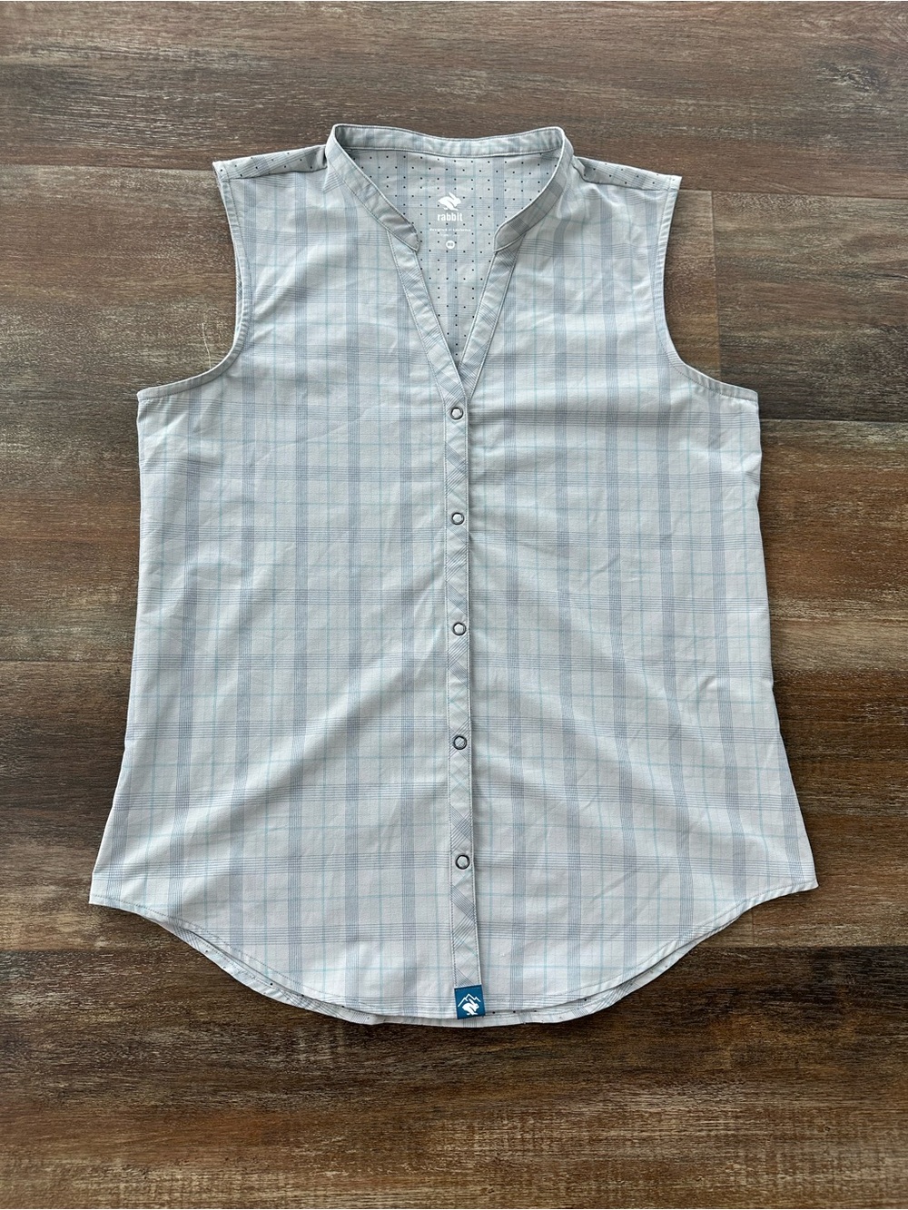 Rabbit High Country Sleeveless Performance Button Down Size Medium